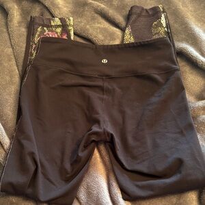 Lululemon low rise Black and Patterned Leggings